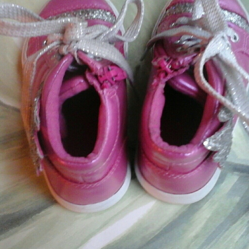 2PAIRS OF TODDLER GIRLS SIZE 8 HITOPS SHOES - Picture 6 of 8